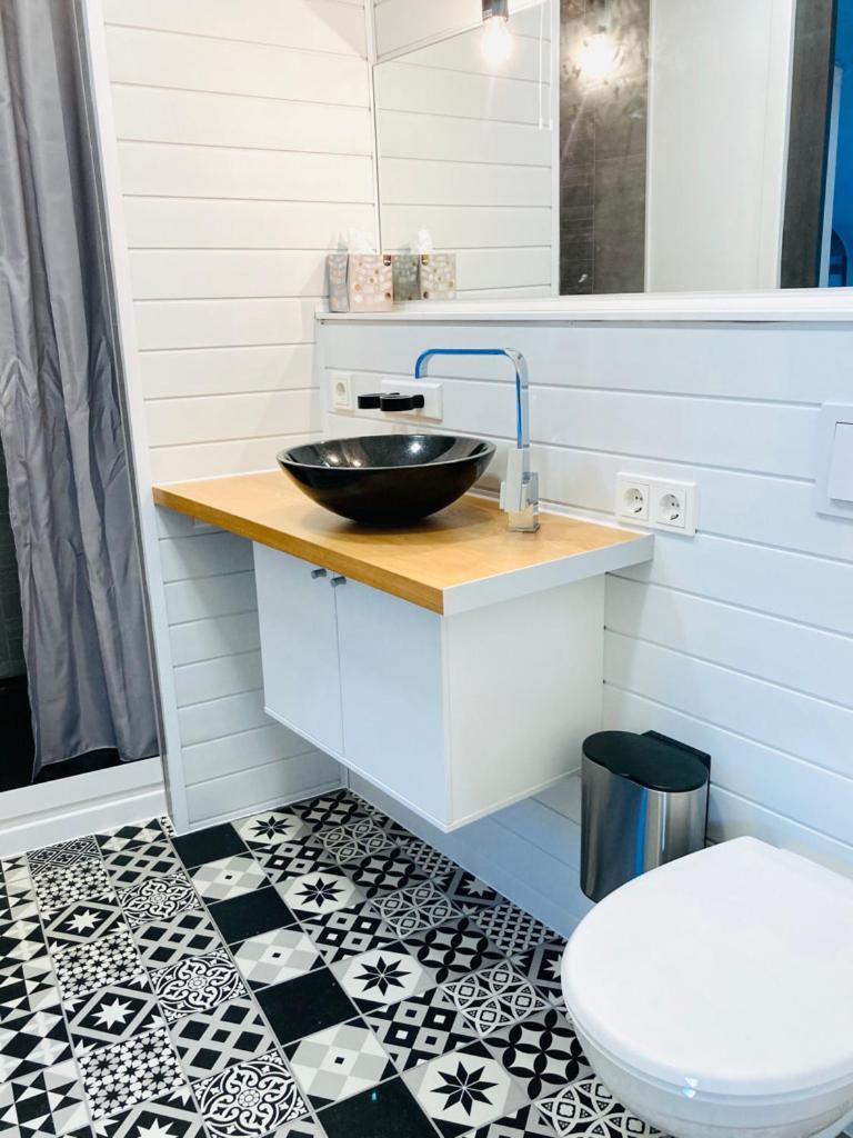 SaarPartment M6 am Staden in Saarbrücken - Living in Style mit Küche, Bad, Boxspringbett, WiFi, Parking - 11x in SB Exteriör bild